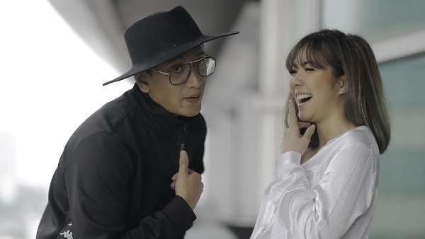 Gisel, Musisi Cantik Spesialis Duet Gisel, Musisi Cantik Spesialis Duet