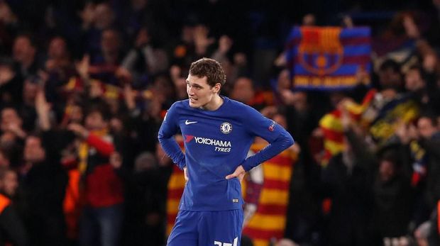 Andreas Christensen melakukan blunder saat Chelsea ditahan imbang Barcelona.