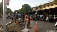 Begini kondisi lalu lintas di perempatan Lebak Bulus yang ada di atas underpass.