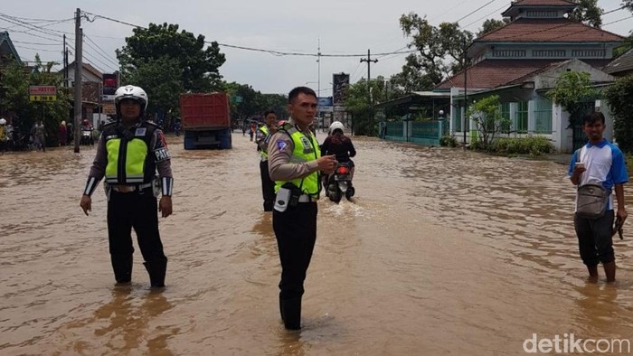8 Jam Ditutup, Jalur Pantura Pasuruan Mulai Dibuka
