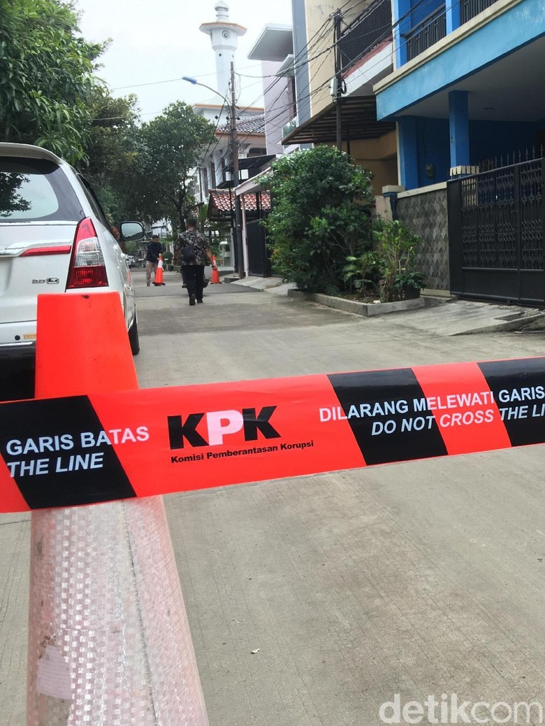 KPK Geledah Kanwil Kemenag Jatim Terkait Suap Romahurmuziy KPK Geledah Kanwil Kemenag Jatim Terkait Suap Romahurmuziy