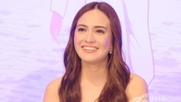 Shandy Aulia selalu terlihat mempesona. Salah satunya seperti saat ditemui di sebuah acara belum lama ini. Foto: Noel/detikHOT