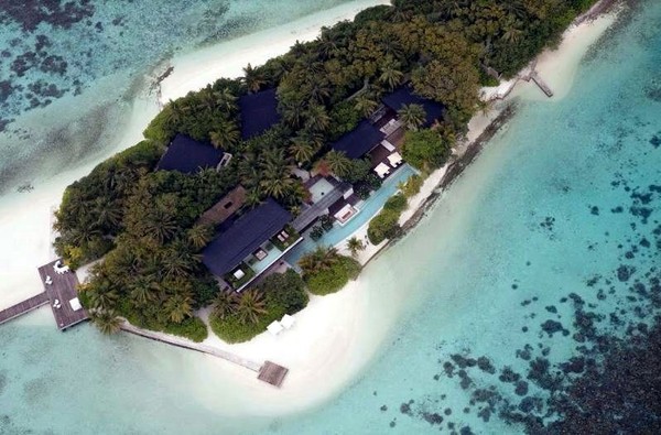 Coco Private Island adalah sebuah pulau pribadi seluas 1,4 hektar di Maldives. Di atasnya berdiri resort mewah dengan harga sewa yang tidak murah (dok. Coco Collection)