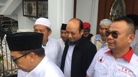Foto: Novel Baswedan tiba di rumah. (Indra Komara-detikcom)