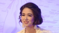 Laura Basuki menghadiri acara peluncuran produk pewangi pakaian, Rabu (21/2/2018) malam. Foto: Noel/detikHOT