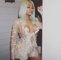 Blac Chyna dan Kim Kardashian memang selalu dikait-kaitkan. Lantaran, Chyna merupakan mantan kekasih adik Kim Kardashian, Rob Kardashian. Namun hubungan mereka kurang direstui oleh keluarga Kardashian.  Foto: Instagram