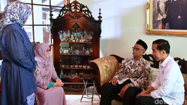  Presiden Jokowi menemui mantan Gubenur Jabar Solihin Gautama Purwanegara, Kamis (22/2/2018)
