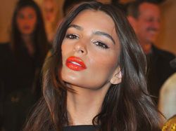 OnePlus Gaet Model Super Seksi Emily Ratajkowski