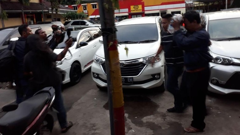 Pungli PKL Saat Jabat Lurah, Mantan PNS Ini Diamankan Pungli PKL Saat Jabat Lurah, Mantan PNS Ini Diamankan