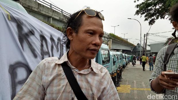 Tolak OK OTrip, Sopir Angkot Tn Abang Demo Ke Balai Kota Siang Ini 