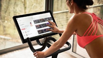25. Peloton: Perusahan teknologi ini menawarkan streaming kelas bersepeda ke rumah sehingga pengguna dapat berlatih dengan nyaman. Layanan mereka dapat diakses 24 jam di lebih dari 14 negara lewat aplikasi di iPhone, iPad dan Apple TV.  Foto: internet 