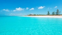Peringkat 1 pantai terbaik di dunia diraih oleh Grace Bay di Kepulauan Turks and Caicos yang merupakan teritori Inggris di Karibia. Selain indah, pantai ini juga tidak ramai (Visit Turks and Caicos Islands) 