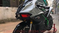 Seperti dilansir dari Indianautosblog motor dimodifikasi dengan mencopot bodi panel asli Bajaj dan menggantinya dengan bodi yang lebih agresif. Foto: Facebook/LeeAT Moto