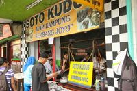 Slurpp! Gurih Segar Soto Kudus Bisa Dicicip di Sini