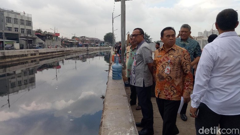 Tercium Bau di Wisma Atlet, Sekda DKI Minta Kali Sunter Dibersihkan Tercium Bau di Wisma Atlet, Sekda DKI Minta Kali Sunter Dibersihkan