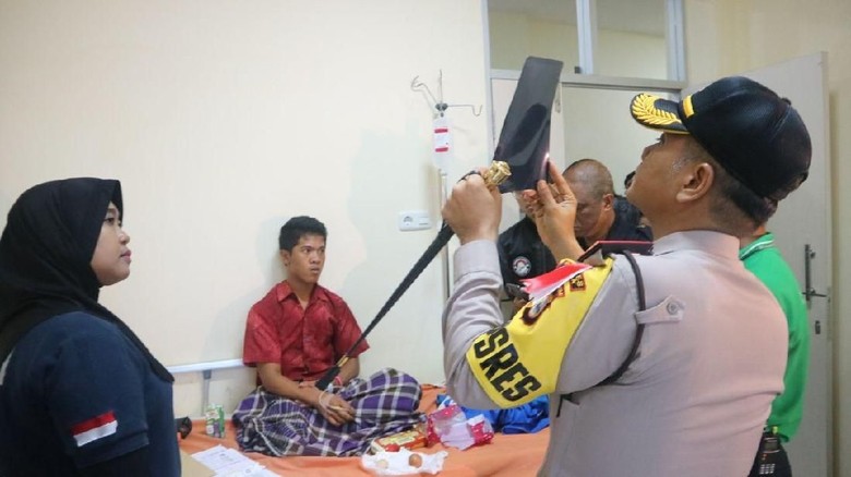 Akmal yang Mengaku Bisa Bertelur akan Diperiksa Psikiater Akmal yang Mengaku Bisa Bertelur akan Diperiksa Psikiater