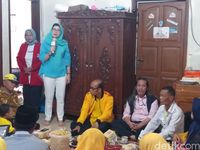 Melihat Kegesitan Nurul Arifin Naik Turun Tangga Blusukan di Dago