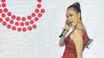 Beauty in Red! Cantiknya Bunga Citra Lestari