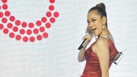 Dalam kesempatan itu Bunga Citra Lestari terlihat cantik dan seksi dengan dress merahnya. Foto: Ismail/detikHOT