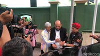 Novel Baswedan tiba di rumah. (Indra Komara-detikcom)