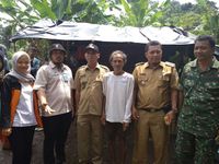 Pernah Tinggal di Kandang Sapi, Kakek Sakri Segera Punya Rumah Baru