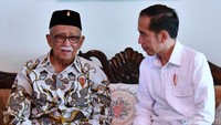 Pertemuan digelar di kediaman Solihin GP, Jl Cisitu Indah, Dago, Kecamatan Coblong, Bandung, Jabar, sekitar pukul 14.00 WIB. Jokowi disambut langsung oleh Mang Ihin dan keluarganya. (Foto: Laily Rachev - Biro Pers Setpres)