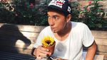 Intip Seru dan Kerennya Daniel Mananta Berpose Bareng Makanan