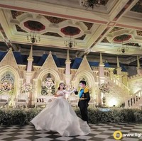 Selebgram Rachel Vennya dan Niko Al Hakim yang sejak pacaran sudah kerap jadi perbincangan netizen menggelar pernikahan mewah pada 5 Februari 2017 di Balai Sudirman, Jakarta. Pesta pernikahan mereka bertemakan Wonderland. Area pernikahan dibuat megah bak suasana kerajaan. Foto: Instagram