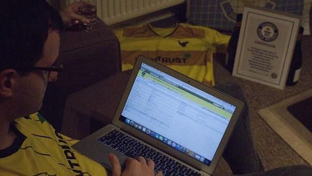 Edan! Orang-orang Ini Main Football Manager Ratusan Musim 