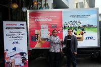 Co-Founder dan CFO Bukalapak Muhammad Fajrin Rasyid dan VP of Marketing JNE Eri Palgunadi (Foto: dok. JNE)