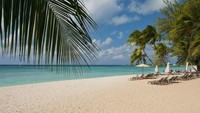 Peringkat pantai terbaik di dunia ke-5 diraih oleh Pantai Seven Mile di Cayman Islands. Pantai ini cukup disukai karena sangat ramah untuk traveler yang membawa keluarga (caymanislands.ky)