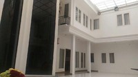Bukan hanya lift saja, rumah OSO juga memiliki kolam renang. Namun kolam renang berada di bagian dalam dan tidak bisa diakses oleh tamu tanpa izin dari sang pemilik. Foto: Rumah OSO. (Samsudhuha Wildansyah/detikcom).