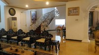 Meubel-meubel di rumah OSO sebagian terbuat dari kayu. Tangga di dalam rumah OSO juga tampak elegant. Foto: Rumah OSO. (Samsudhuha Wildansyah/detikcom).