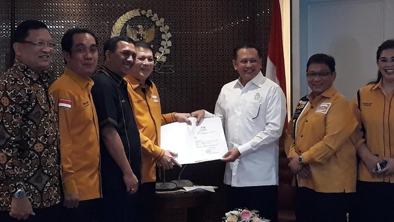 Pimpinan DPR Tunda Perombakan Fraksi dan AKD Hanura, Mengapa? Pimpinan DPR Tunda Perombakan Fraksi dan AKD Hanura, Mengapa?