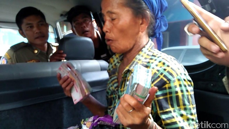 Terjaring Razia, Pengemis di Tasikmalaya Bawa Uang Rp 43 Juta Terjaring Razia, Pengemis di Tasikmalaya Bawa Uang Rp 43 Juta