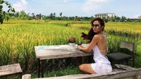 Rupanya, Elly Lam juga pernah liburan ke Bali. Dia jalan-jalan ke Pulau Dewata pada tahun 2016 silam (ellyxxbean/Instagram)