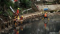 Proyek normalisasi tersebut untuk mengatasi banjir.