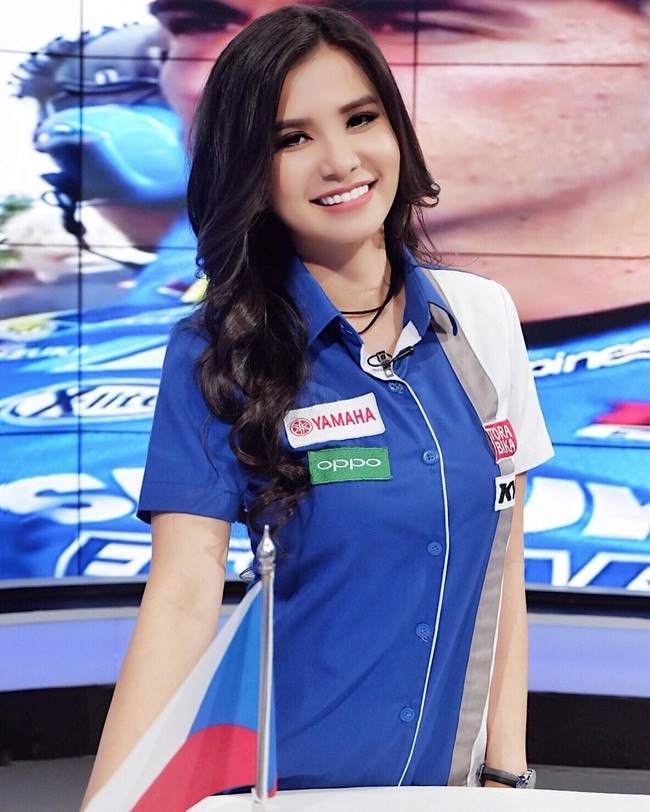 Sosok Maria Vania mungkin sudah tak asing lagi bagi para penggemar acara MotoGP Trans 7. Foto: Instagram