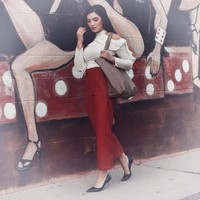 Gaya busananya yang menarik dan parasnya yang menawan ini membuat Andreea banyak dikagumi oleh netizen. Foto: Instagram