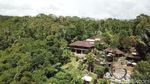 Foto Drone: Tempat Ngopi Tepi Jurang di Bali