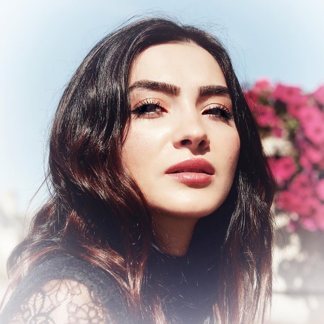 Setelah lulus SMA, saya mendapatkan gelar sarjana di bidang Keuangan dan mulai bekerja di Private Banking selama beberapa tahun. Meskipun, saya memiliki latar belakang yang sangat baik untuk bekerja di bidang seperti makanan dan minuman, perhotelan, pemasaran dan penjualan, tapi cinta saya selalu bersifat pada pandangan alam, hewan dan masakan, tambahnya. Foto: Instagram