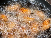 Teknik Menggoreng Deep Frying: Cara, Kelebihan, dan Kekurangannya