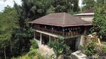 Foto Drone: Tempat Ngopi Tepi Jurang di Bali