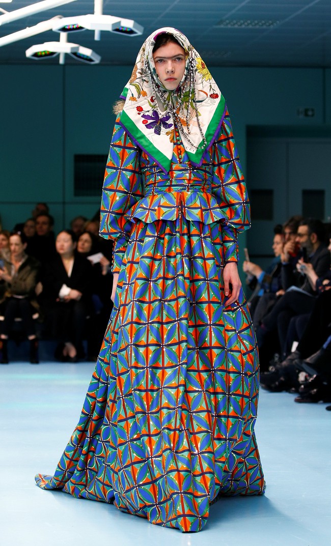 Pekan lalu, Gucci yang berada di bawah grup Kering mengumumkan, penjualannya mengalami kenaikan sebesar 45 persen di kuartal keempat 2017. Tak heran jika Gucci tampil maksimal untuk fashion show kali ini. (Foto: REUTERS/Tony Gentile)