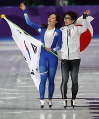 Respect! Momen Juara Ice Skating Hibur Rival yang Menangis karena Kalah