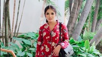 Masih ingat kehebohan waktu Nindy mengenakan piama saat datang ke acara ulang tahun anak Krisdayanti? Saat itu netizen menyebutnya tidak sopan karena datang ke acara memakai piama. Foto: Instagram