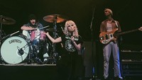Akun Pmore_Source bahkan menyebut suara Hayley Williams sudah kembali normal, “Mereka sudah kembali ke jalurnya!” Foto: Twitter Paramoremusicom