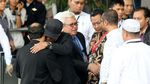Foto: Abraham Samad Sambut Kedatangan Novel Baswedan