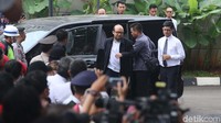 Mobil yang membawa Novel tiba di gedung KPK, Jalan Kuningan Persada, Jakarta Selatan, Kamis (22/2/2018) sekitar pukul 13.08.