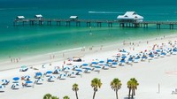 Di peringkat ke-7 ada Pantai Clearwater yang disebut juga sebagai pantai terindah di Amerika Serikat. Pantai ini cukup disukai karena suasananya yang tenang (Visit Florida)